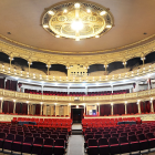 Vista general del patio de butacas del Teatro Cervantes de Almería.