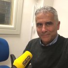Pepe Morales en los estudios de la Cadena SER.