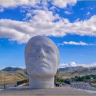 Monumento a la mujer del Almanzora, en piedra blanca de Los Filabres.