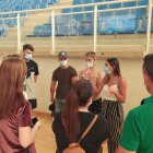 La edil cuevana con los nuevos auxiliares.