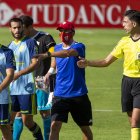 Nandinho se lleva a Vada y Lazo ante el colegiado Bikandi Garrido.