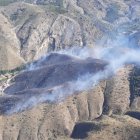 Los bomberos del Plan Infoca se las vieron con \"pendientes de vértigo\" en el paraje El Angosto.