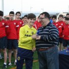 Álex Baena con Rubí cuando era un niño.