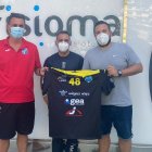 Los presidentes unidos por una camiseta.