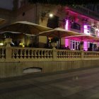 Los bares de Almería tendrán que cerrar a la una y las discotecas de forma total.