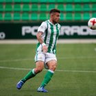 El delantero catalán con la camiseta del Real Betis.
