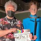 Pedro Almodóvar y Tilda Swinton, en el inicio del rodaje del corto La Voz Humana.