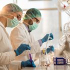 Investigadores en el laboratorio.