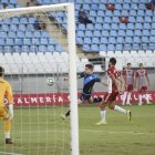 Juan Villar rematando a gol en el Mediterráneo.
