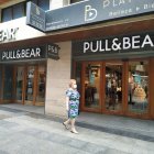 Cierra \'Pull&Bear\' en el Paseo de Almería.