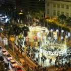 Coronas iluminadas en la rambla