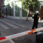 Una vez detenido, ocultos entre sus ropas, los agentes hallaron un total de tres cuchillos de grandes dimensiones.
