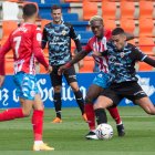 Samú Costa controla el balón en un lance del Lugo-UD Almería.