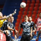 El meta Makaridze saliendo de puños en Lugo.