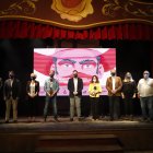 Foto de familia tras la gala inaugural del Almería Western Film Festival.