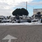 Autobuses y camiones calcinados.