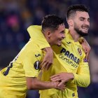 Álex Baena (derecha), celebrando su gol frente al Maccabi de Tel Aviv.