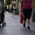 Imagen de archivo de una calle comercial de la capital.