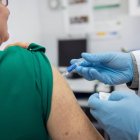 Los residentes y el personal sanitario de residencias serán los primeros vacunados.