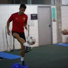 César de la Hoz en un ejercicio con balón.