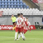 Gesto de alegría de Samú y Balliu el día que Corpas hizo tres goles al Fuenlabrada.