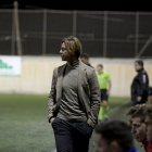 Guti en el banquillo del campo del Tamaraceite impotente frente a la derrota.