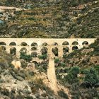 Imagen de los espectaculares arcos y el paraje del conjunto de Carcauz.