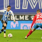 Raúl de Tomás en una jugada del partido ante el Sporting en el RCDE Stadium.