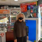 Beatriz Tesón, en la calle Fernández Bueso, vende parte del quinto premio.