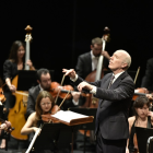 La OCAL, dirigida por Michael Thomas, volverá a ofrecer a los almerienses un inolvidable Concierto de Año Nuevo.