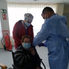 La primera persona de Pulpí en recibir la vacuna de Pfizer.