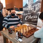 José Juan Rubí demostrando sus dotes de ajedrecista.