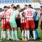 La imagen del partido con el Almería pidiendo explicaciones a Ocón Arráiz.