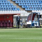 José Gomes atento al partido en el Mediterráneo.