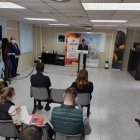 Juanma Moreno en su visita a Almería.