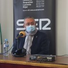 Francisco Torrecillas durante un programa de radio en el Ayuntamiento.