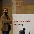 El novelista almeriense, durante el acto de hoy, celebrado en Barcelona.