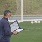 La pizarra del míster portugués del Almería es una caja de sorpresas.