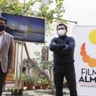 El diputado Manuel Guzmán y Nico Fernández, responsable del proyecto de Localizaciones 360º, en el Patio del Mandarino..