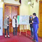 La consejera, segunda desde la izquierda, este viernes en un acto en la Delegación del Gobierno en Almería.