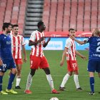 El partido resumido en una imagen. Desesperación con 0-0 y amarilla a Sadiq.