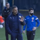 José Gomes dando instrucciones desde la banda.