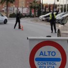 Control policial en una fotografía de archivo.