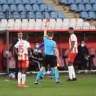 Momento en el que Muñiz Ruiz expulsa a Ivanildo Fernandes.