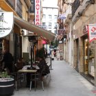 Una calle comercial de Almería ciudad.