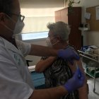 Vacunación en el centro de salud de Alborán, en la capital.
