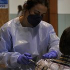 La vacuna de AstraZeneca vuelve a estar en el punto de mira.