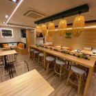 Ubicado en la Calle Gil Vicente, Almería.