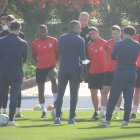 Momento de la charla del entrenador.