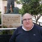 Eugenio Gonzálvez posa para LA VOZ en la plaza de la Villa de Gádor.